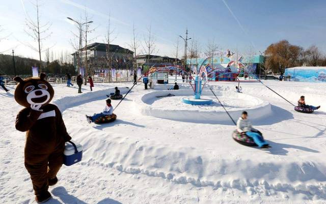 3 鹿世界亲子冬季活动或雁栖湖冰雪嘉年华联票,滑雪圈,雪地坦克,小鹿