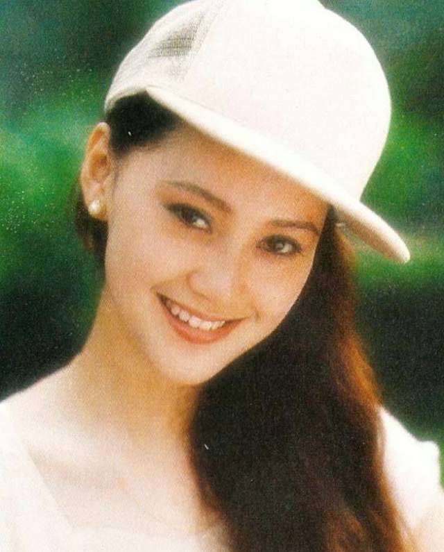 八十年代的时候,还有这么一个宋佳,被称为是中国最耀眼的女明星之一