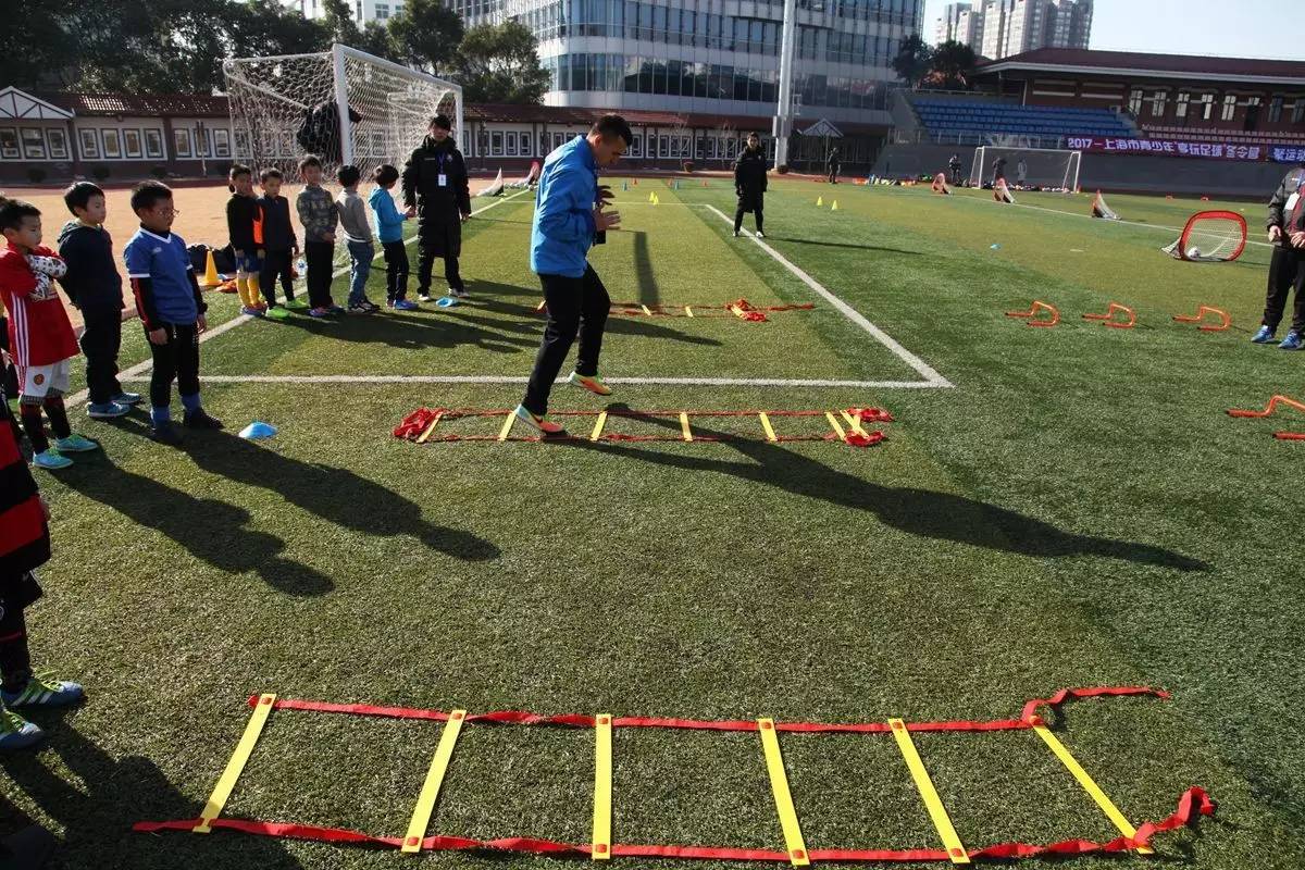上海市 享玩足球 冬令营 聚运动携手校园足球联