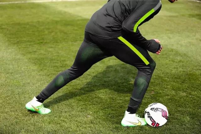 Nike Strike足球训练系列:专为速度足球打造