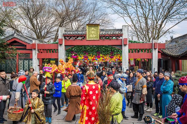 来横店春节大庙会,给我一天还你千年的喜庆春节