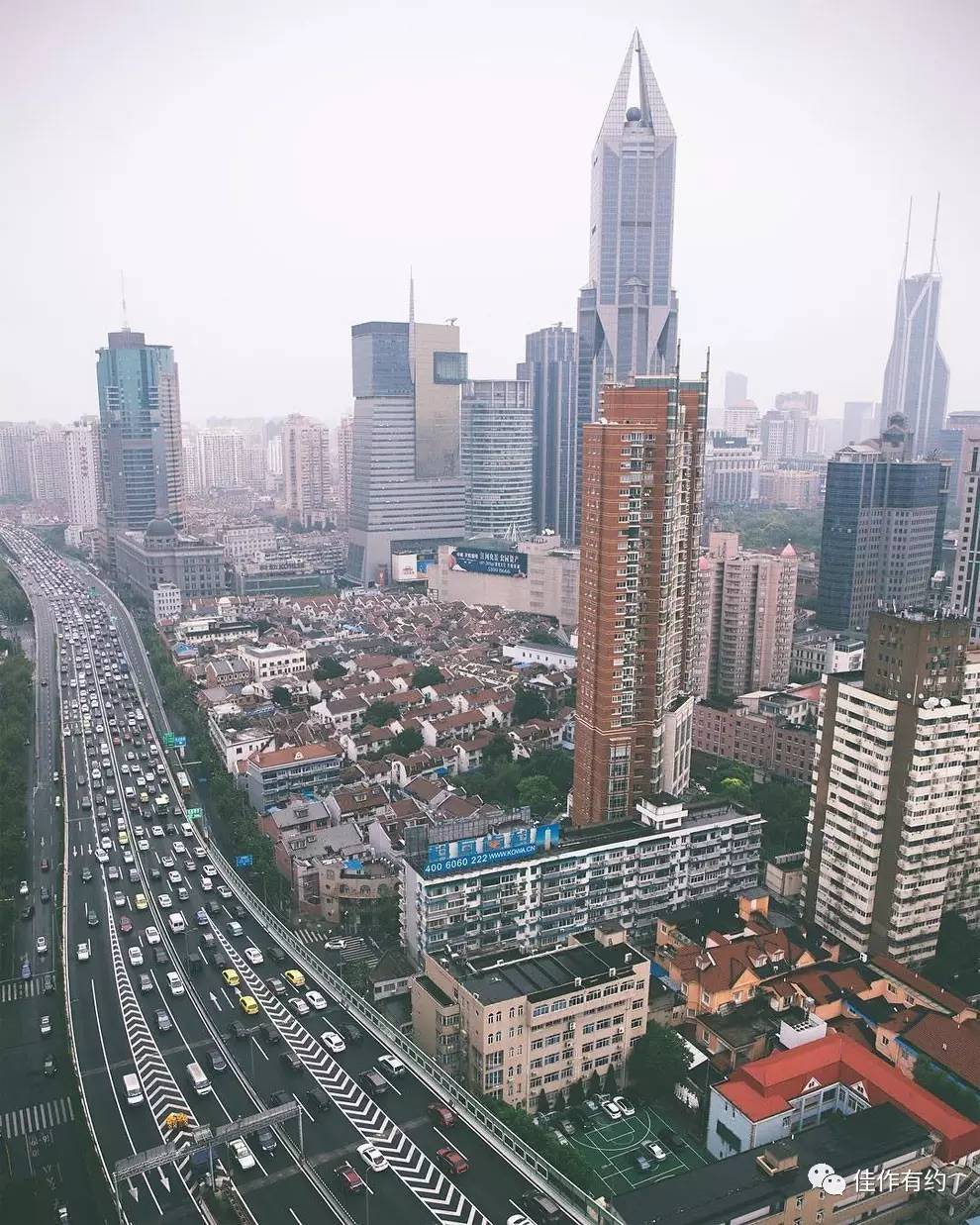 上海摩天大楼上纵览城市风光.