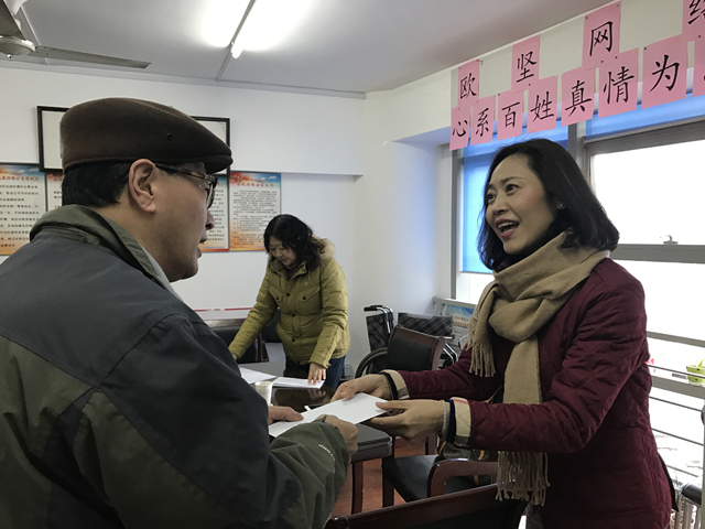 今天上午,党总支部副书记,副总裁吴艳芬先后来到新华里居委会,广杭居