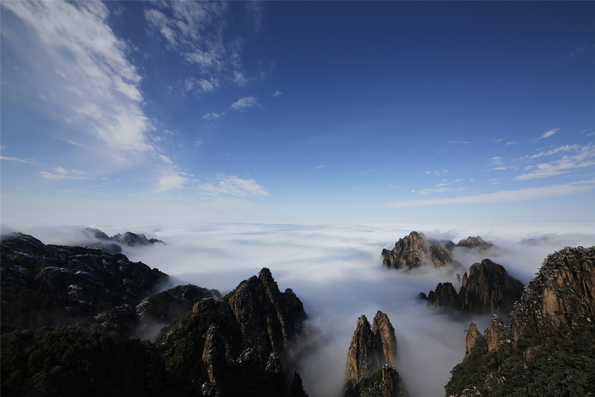 安徽旅游:鸡年春节上黄山观首轮日出 赏云海雾