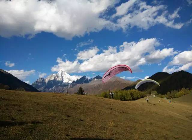 视频 | 一次伟大的探险:无动力滑翔伞飞跃四姑娘