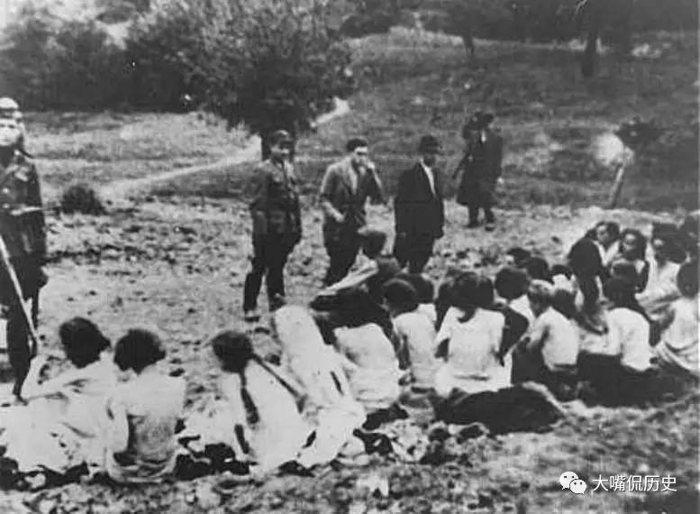 态的纳粹德国 脱光犹太人女人衣服 集体屠杀!