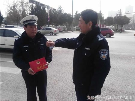 渭南市交警支队支队长闫丰胜大年三十慰问一线民警