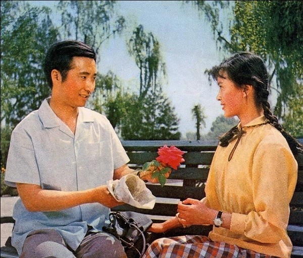 1979年,陈氏父子主演的《瞧这一家子》被称为文革后第一部喜剧电影.