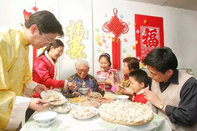 除夕,大年初一吃饺子是北方人的习俗,不过现在不少