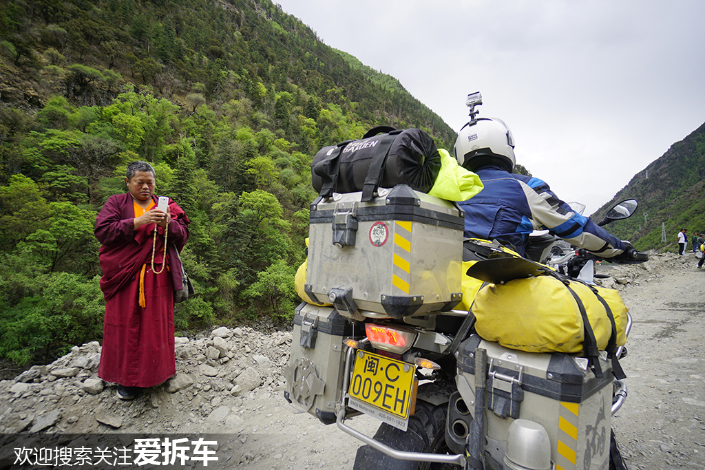 2万元二手车西藏行之撼动人心的色达佛学院