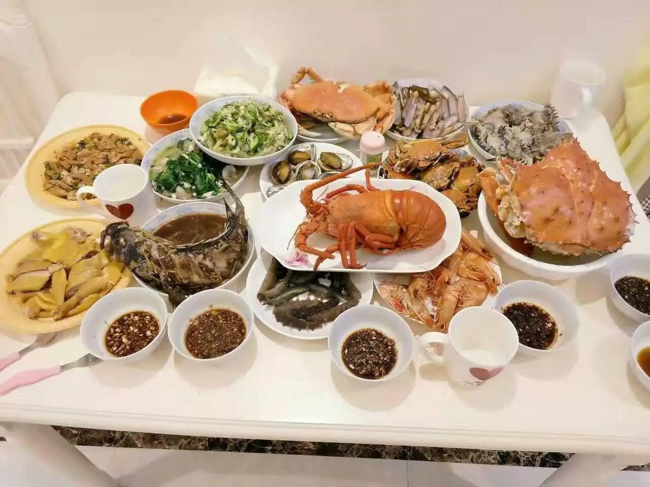 龙虾鲍鱼海参帝王蟹…天啊,这顿年夜饭也太鲜了!