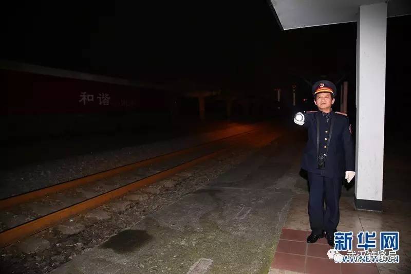 【今夜零点·春运铁路人】汉阳站职工深夜值守保春运货运畅通