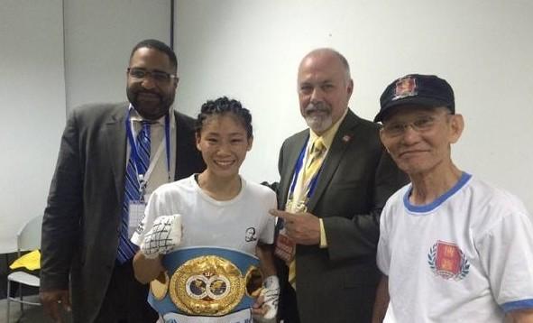 中国美女拳王完胜日本世界冠军,成就比肩邹市