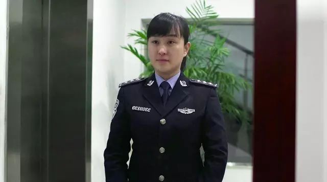 揭秘神秘女子监狱,美女狱警教犯人钢琴舞蹈