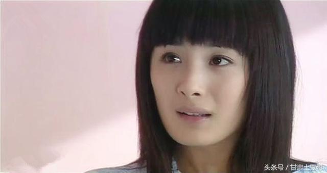 2007年,电视剧《笑着活下去》杨幂饰演程小诺.