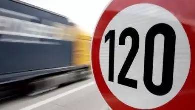 中国高速公路为啥限速120km/h？里面大有门道