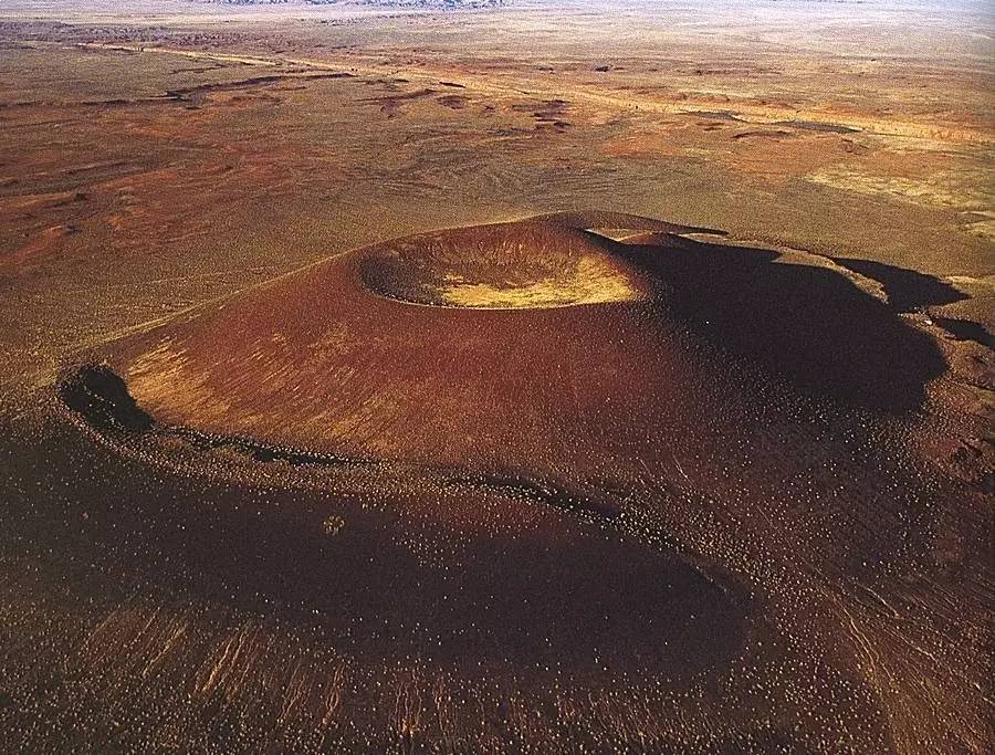 詹姆斯·特瑞尔 james turrell   roden crater