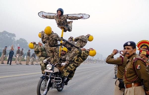 论阅兵只服三哥,看印度摩托车方队如何逆!