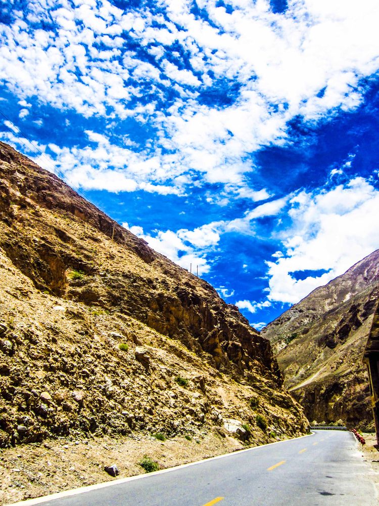 徒步川藏318怒江大峡谷是种什么体验?