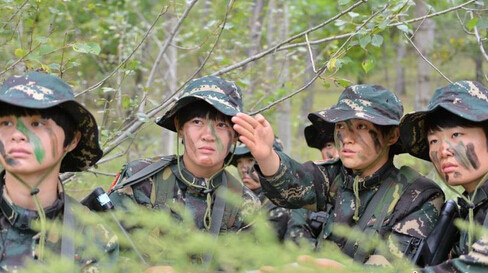 中国陆军首支女子特战连亮相