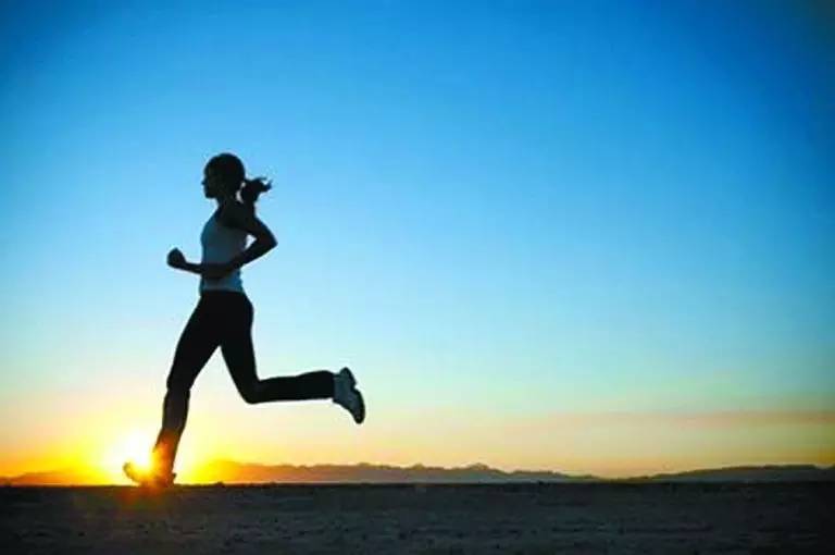 坚持体育锻炼不仅能促进身体血液循环,增强心肺功能,对呼吸系统也是一