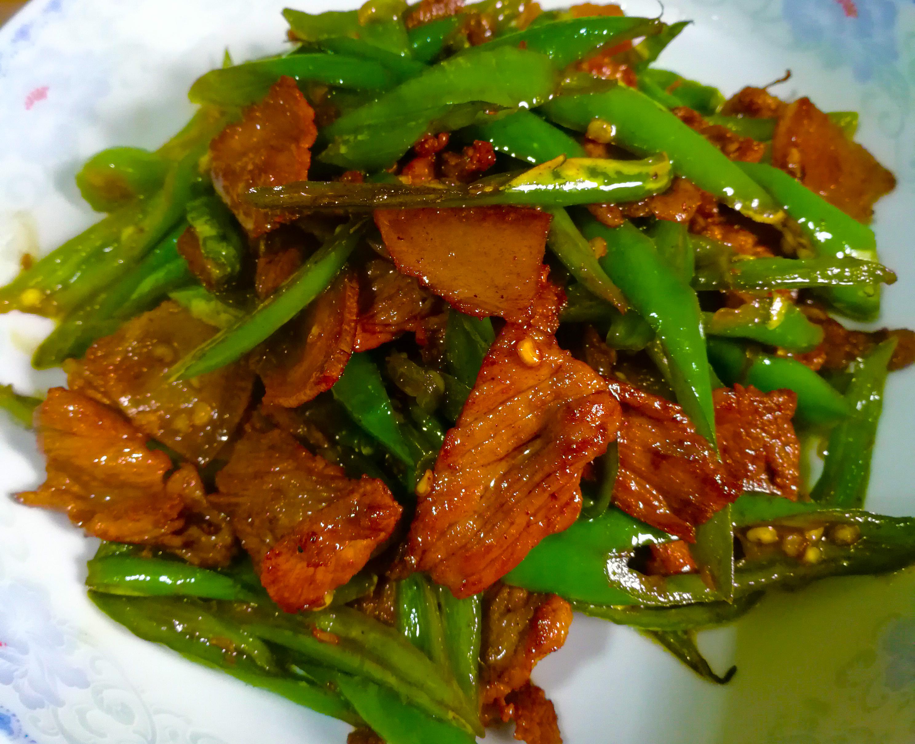 很怀念儿时的味道, 辣椒炒肉,是湘菜里的一道经典家常菜,每家每户都会