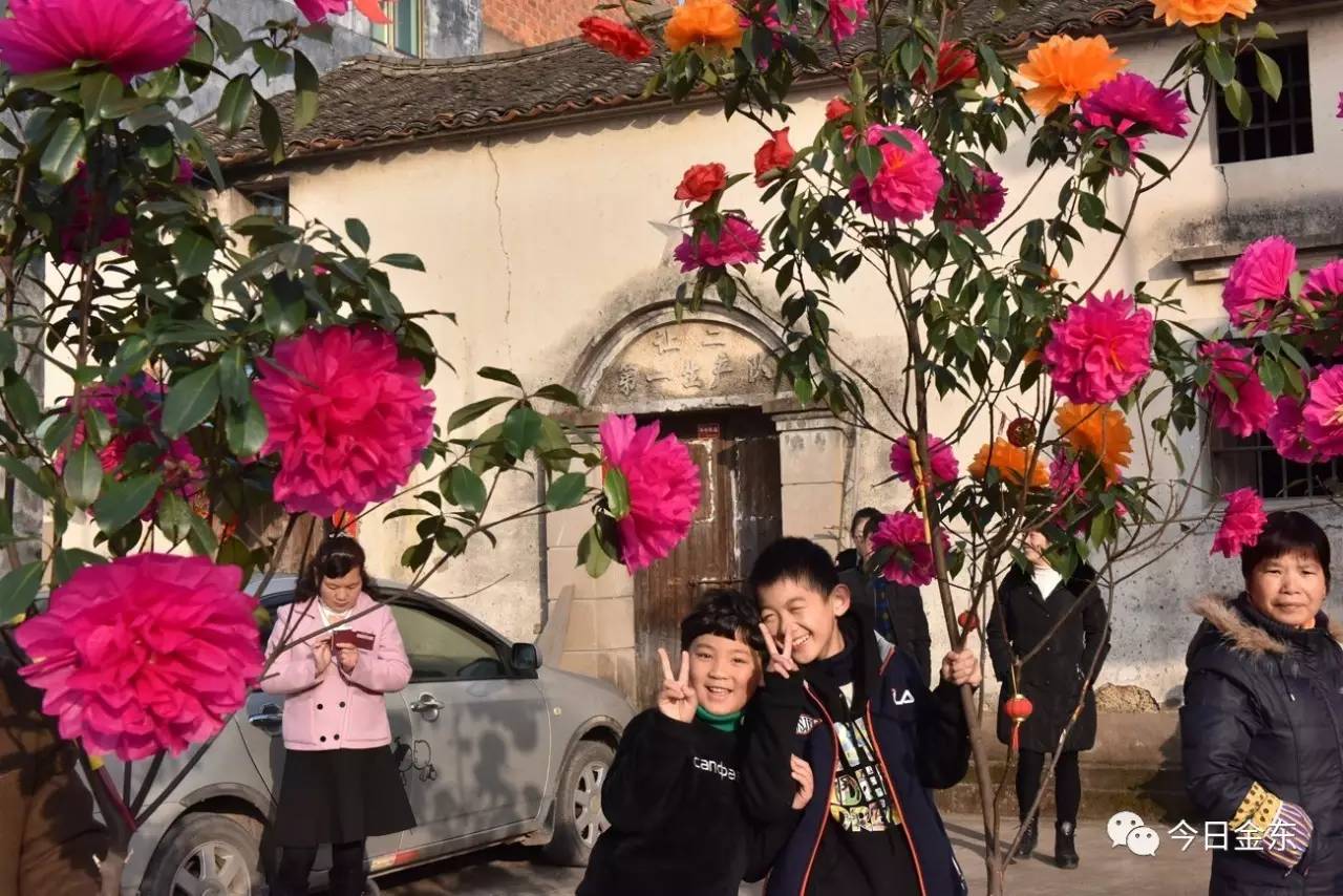 据悉,孝顺镇让河街一带村民在每年正月十一都要举行"迎花树"活动,该