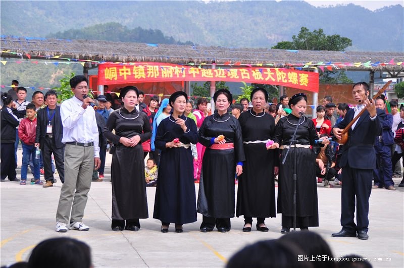 综合体育 今年峒中镇那丽村在镇政府和防城区区,镇文体局等相关