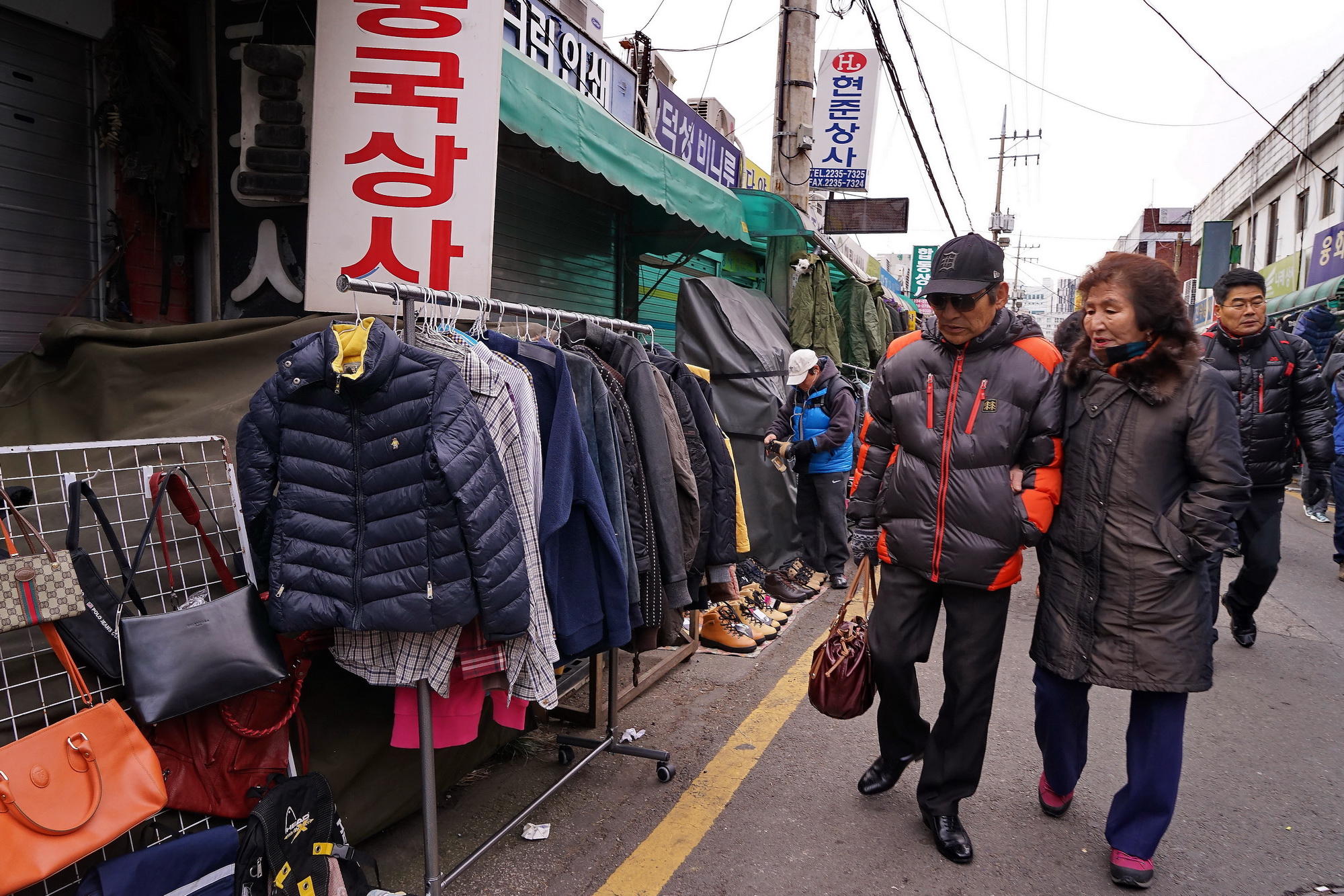 韩国穷吗?旧衣服市场为什么火爆?有钱人都来