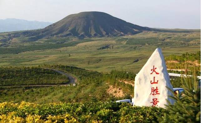 大同火山群地质公园分大同火山群景区,桑干河景区和秋林峪景区,兼具