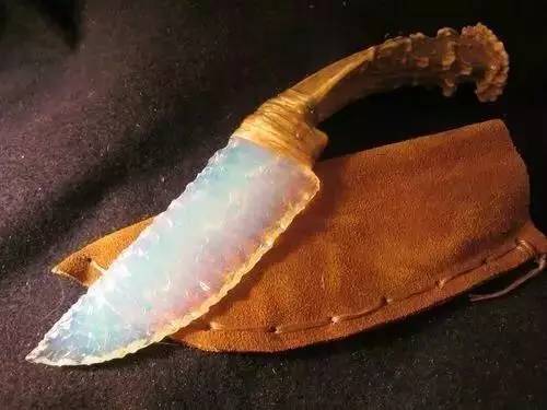 专割人头的阿兹特克人祭用具:黑曜石匕首