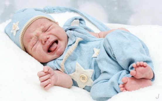 睡眠超过3个小时的新生儿很可能低血糖,快叫醒