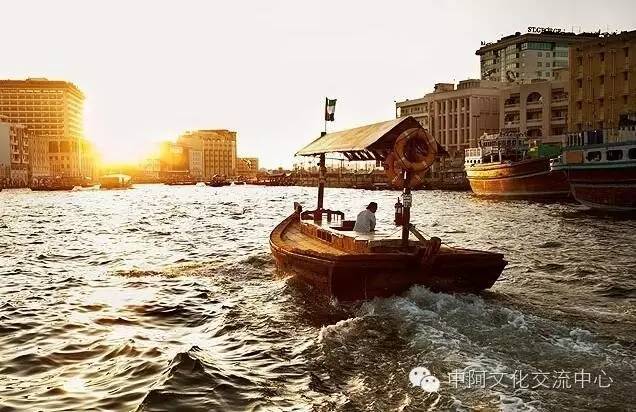 迪拜河传统的水上的士
