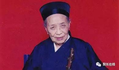 跟一位台湾的黄师傅练气功,后来98年曾拜会武当山百岁高人李诚玉女士