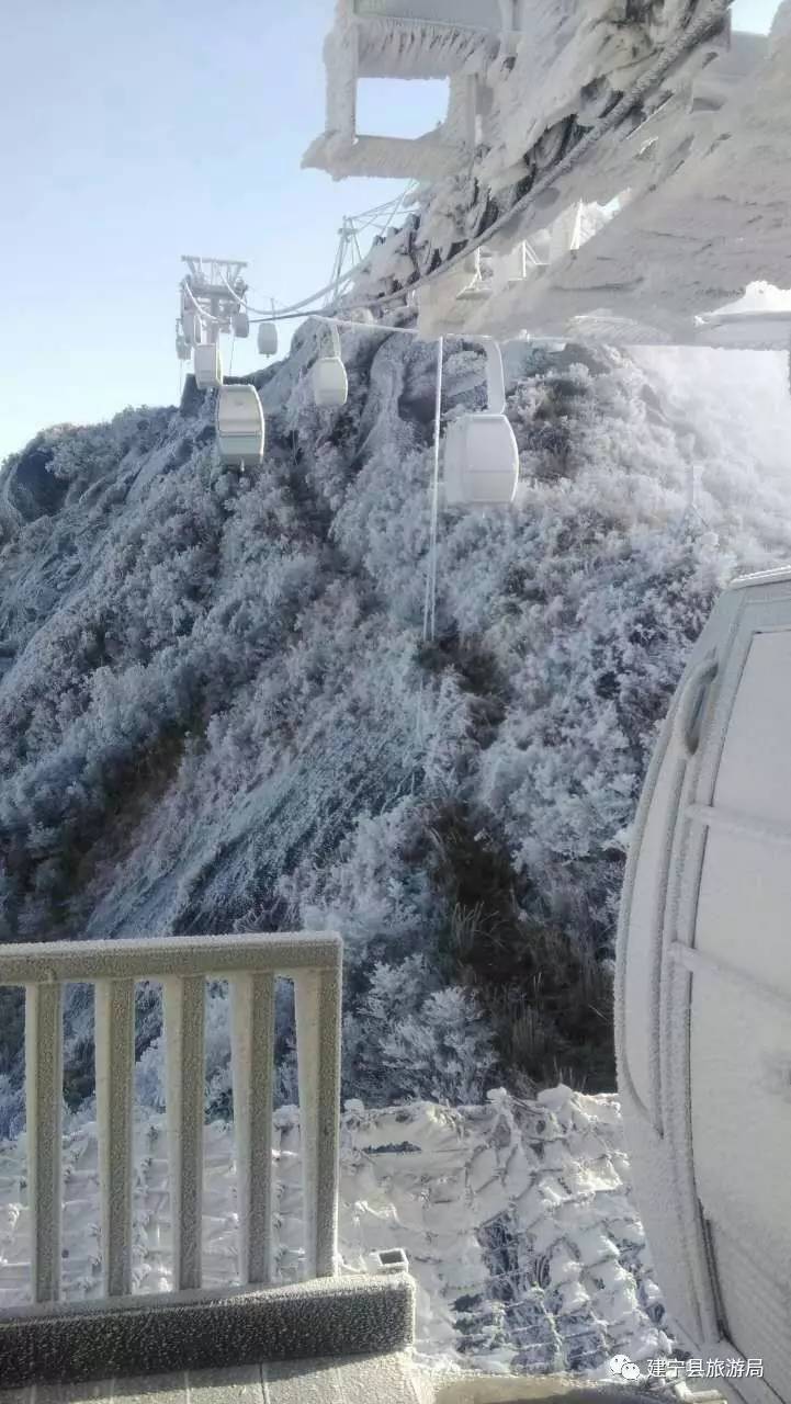 南国第一雪山建宁金铙山迎来今春第一场雾凇美景