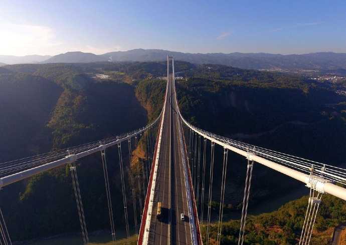 国际通道之旅"的标志性建筑,翻开了中国路桥建设史上崭新和光辉的一页