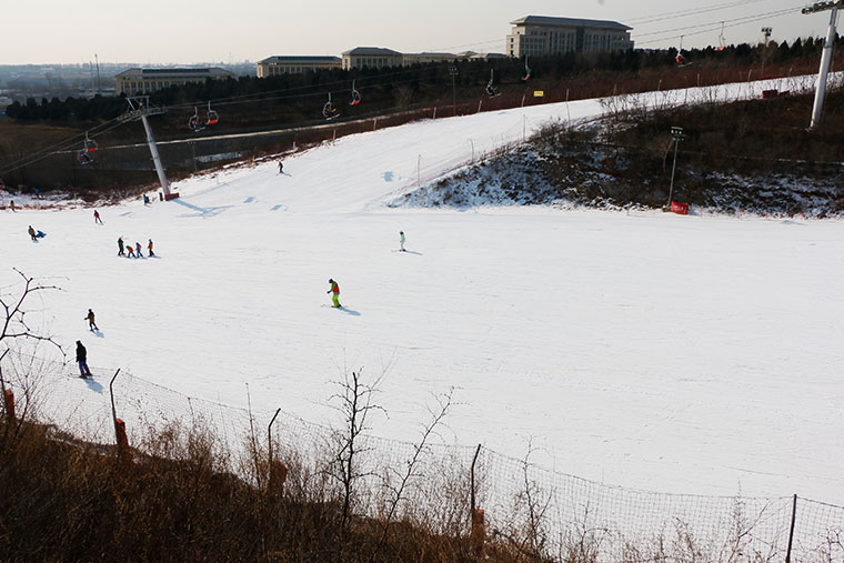 抓住雪季的小尾巴 开电动车玩转京城周边滑雪场