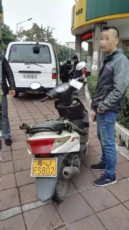 蓬江交警1小时查获12辆摩托车 1人逃跑时被抓
