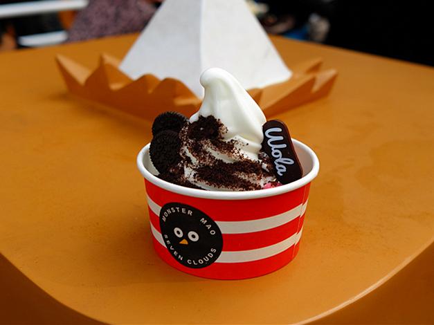 中山步行街中一家让人看了就想吃的网红酸奶冰