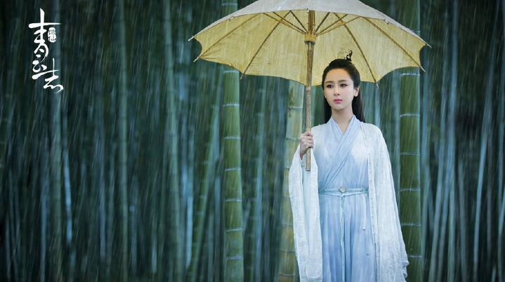 《青云志》里杨紫饰演的陆雪琪也有撑伞的场景,速来以冰美人著称的