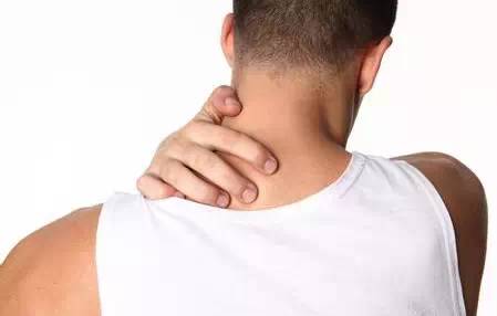 很多肩膀疼的原因,根本不是肩周炎,而是这个病