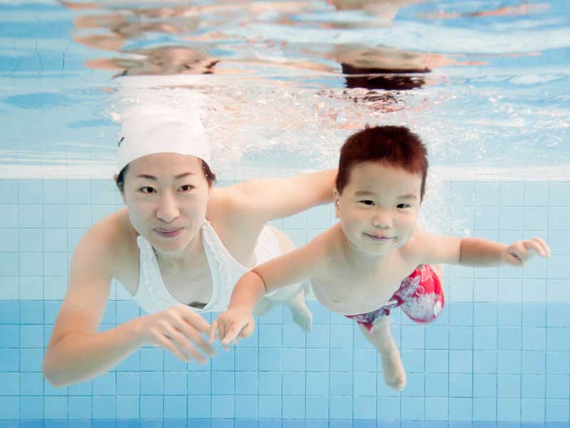 家盒子婴幼儿游泳:多大孩子可以开始学习游泳