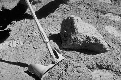 月球土壤之谜:月球土壤中究竟含有多少种元素?