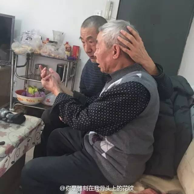 老爷爷很心疼."via:@你是雕刻在我骨头上的花纹