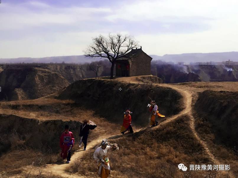 摄陕州地坑院景区介绍:河南省三门峡市陕州区的陕塬上,星罗