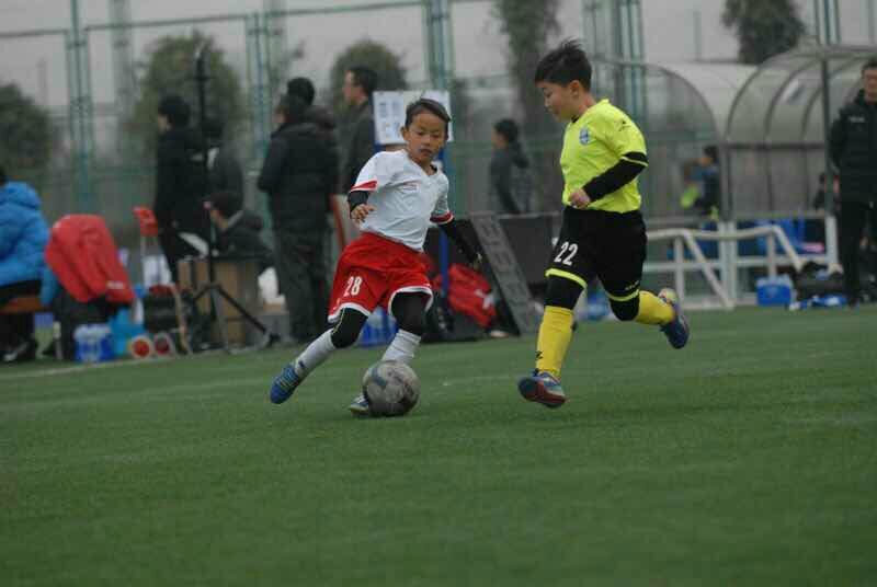 介绍,这次代表南充参加全国青少年足球赛的高坪一小4年级学生肖炜锐,3