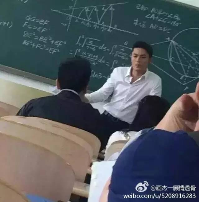 妈呀,这不是薄靳言薄教授么 你怎么当起数学老师了! ▼