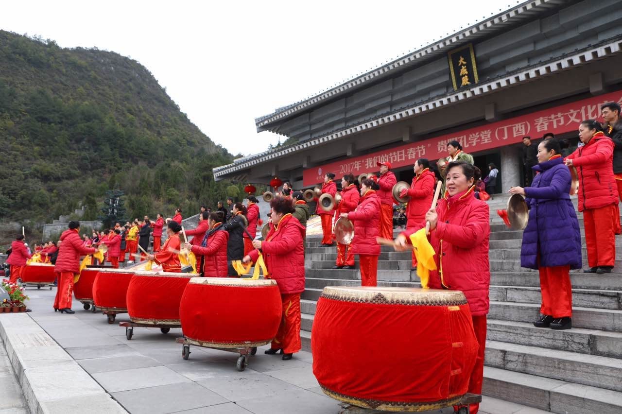 威风锣鼓队震天鼓声让人热血沸腾