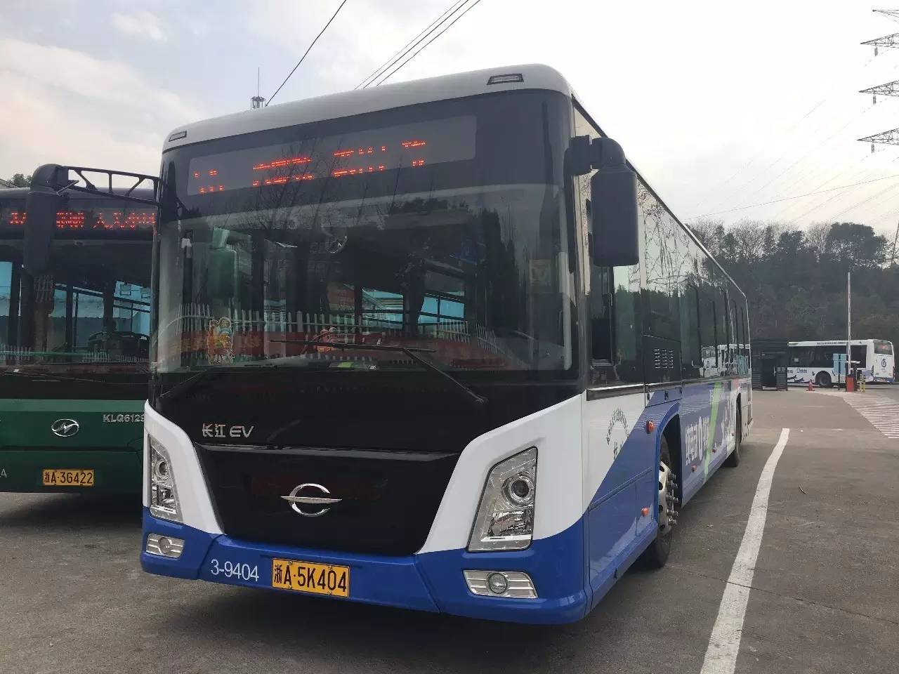 长江牌纯电动公交车现身杭城比亚迪有了新对手方得网