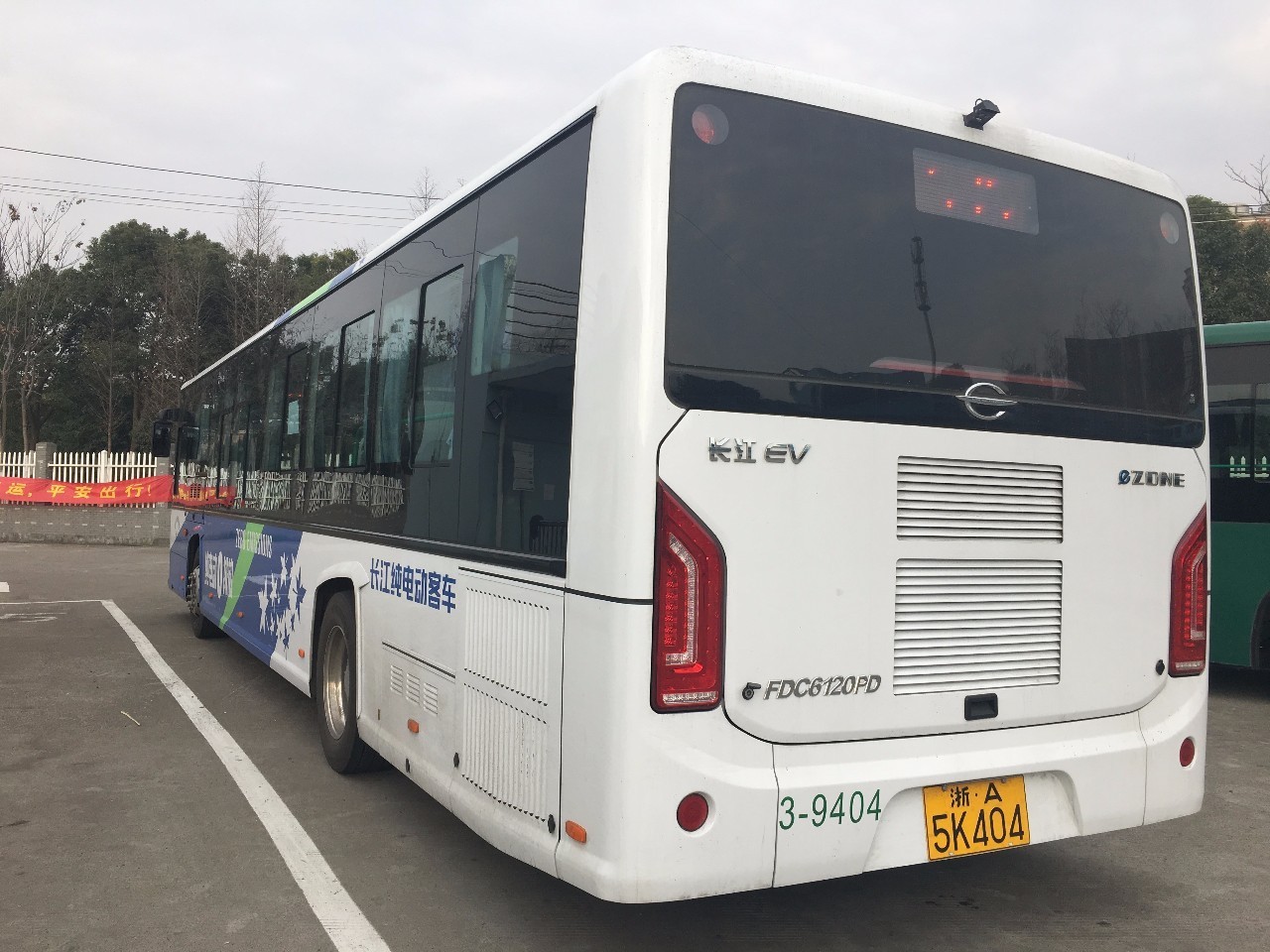 长江牌纯电动公交车现身杭城 比亚迪有了新对手? | 方